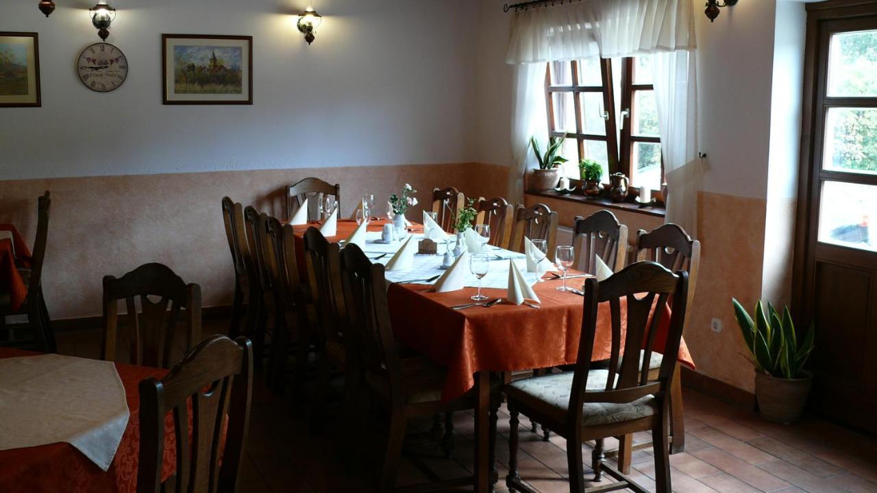 Kadarta Vendeglo Panzio Bed & Breakfast Veszprém Exterior photo