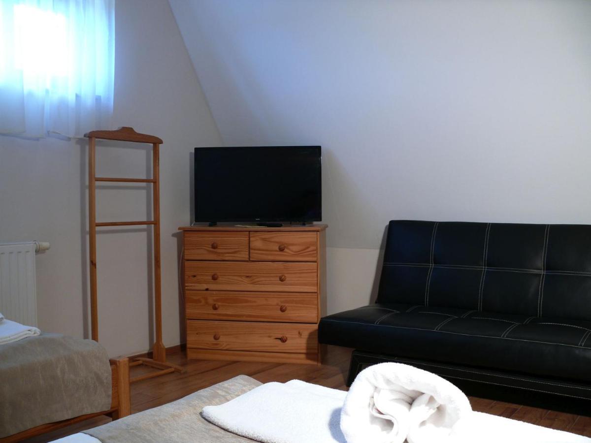 Kadarta Vendeglo Panzio Bed & Breakfast Veszprém Exterior photo