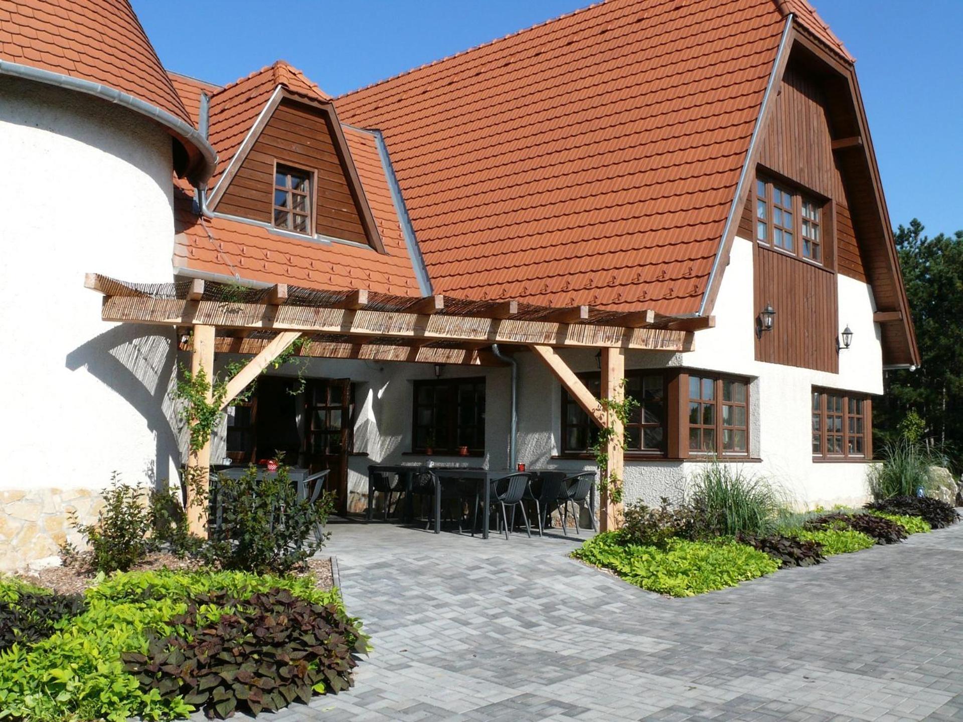 Kadarta Vendeglo Panzio Bed & Breakfast Veszprém Exterior photo